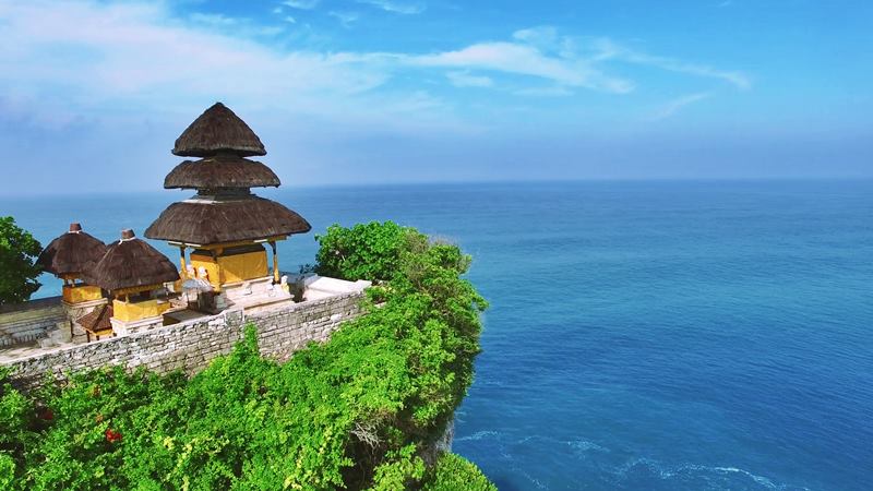 Justyatra Indonesia uluwatu-cliff-temple